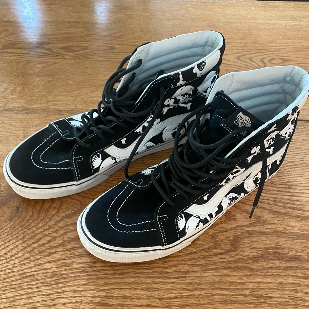 Size 12 Vans men’s hightop skull sneakers